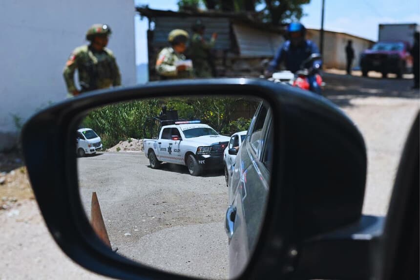 Un camión de la policía estatal, en el estado de Guerrero, México, el 19 de mayo de 2026. (YURI CORTEZ / AFP vía Getty Images)