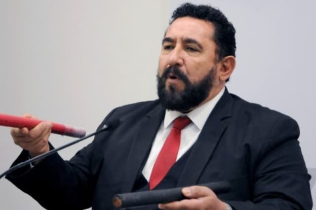 El entonces vocero de la FGJCDMX, Ulises Lara, anuncia los resultados de las investigaciones en torno a un accidente en México en 2023. (Wikimedia Commons/CC BY 4.0)