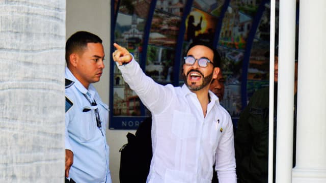 Santos pide a De la Espriella mantener el acuerdo de paz tras asumir la presidencia de Colombia