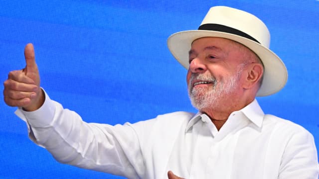 Lula amplía a ocho puntos su ventaja sobre Flávio Bolsonaro en el último sondeo electoral