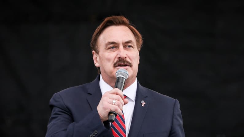 Trump respalda a Mike Lindell, de MyPillow, para gobernador de Minnesota