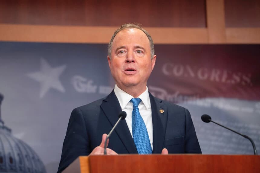 El senador Adam Schiff (D-Calif.) habla en una rueda de prensa en el Capitolio en Washington el 14 de enero de 2025. (Madalina Kilroy/The Epoch Times).