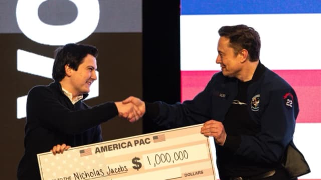 Comisión concluye probable delito de Elon Musk con cheques de un millón de dólares a votantes
