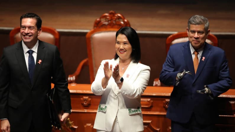 Fujimori celebra un hito al convertirse en la primera mujer elegida para gobernar Perú