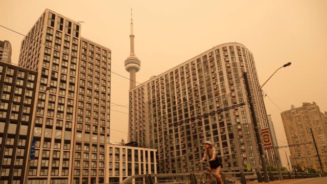 La peligrosa calidad del aire persiste en Ontario por el humo de los incendios forestales