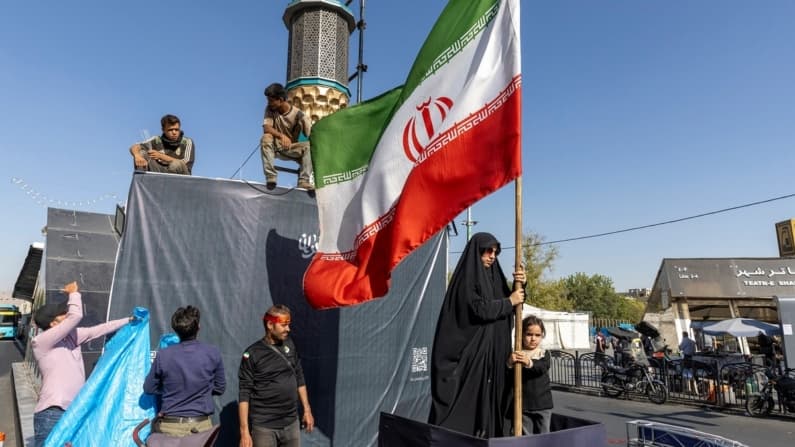 Irán advierte que el Estrecho de Ormuz es una "línea roja" y amenaza la infraestructura regional