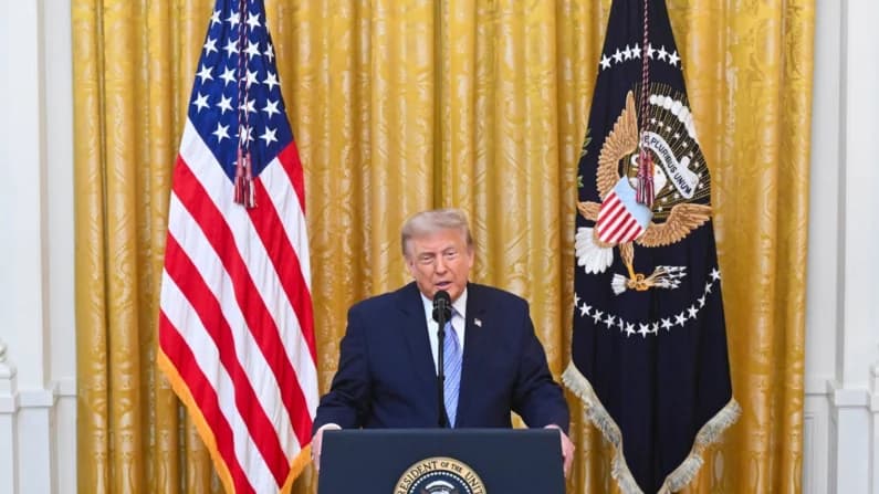 Trump acusa a China de robar 220 millones de archivos de votantes de EE. UU.
