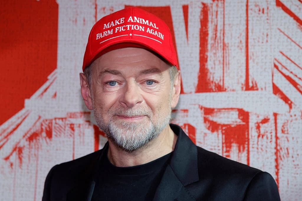 El actor y director británico Andy Serkis asiste al estreno de "Animal Farm", de Angel Studios, en el Regal Theatre Battery Park de Nueva York el 21 de abril de 2026. Leonardo Muñoz/AFP vía Getty Images