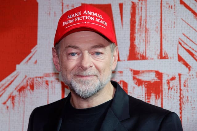 El actor y director británico Andy Serkis asiste al estreno de "Animal Farm", de Angel Studios, en el Regal Theatre Battery Park de Nueva York el 21 de abril de 2026. Leonardo Muñoz/AFP vía Getty Images