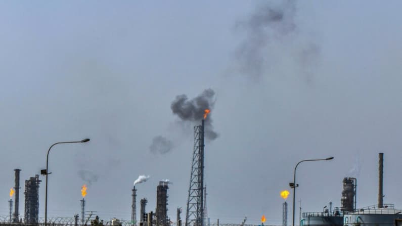 Teherán ataca planta desalinizadora en Kuwait y amplía ataques en la guerra EE. UU. e Irán