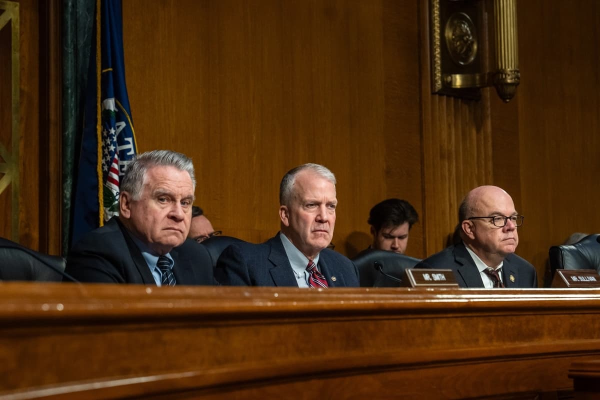 Legisladores de ambos partidos instan a Trump a prohibir mariscos procedentes de China