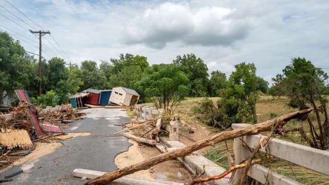El gobernador Abbott declara desastre mayor en 28 condados de Texas por inundaciones catastróficas
