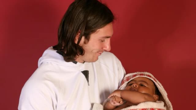 Lionel Messi tuvo en brazos al bebé Lamine Yamal. En 2026 ambos buscan la Copa del Mundo