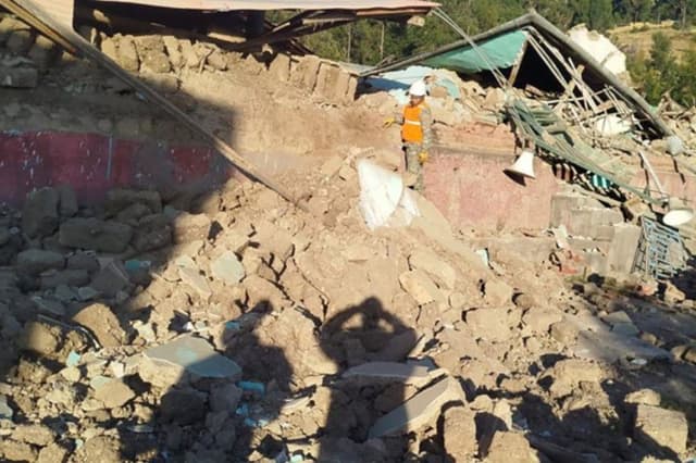 Al menos 6 fallecidos y decenas de heridos deja terremoto de magnitud 5.1 en Perú