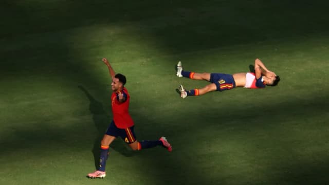 España gana el Mundial con un gol en tiempo extra por 1–0 contra Argentina