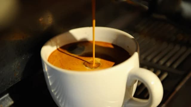 Hasta 5 tazas de café al día son seguras para la mayoría de adultos: Asociación