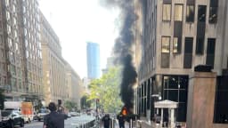 Detienen a extremista anti-ICE en edificio federal de Nueva York tras encender artefacto incendiario