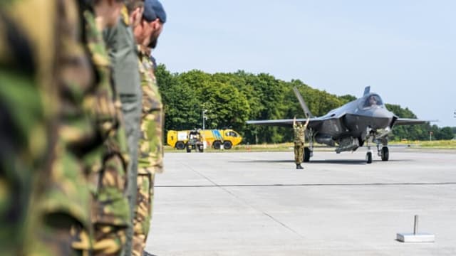 Trump firma una orden para impulsar a proveedores de defensa nacionales