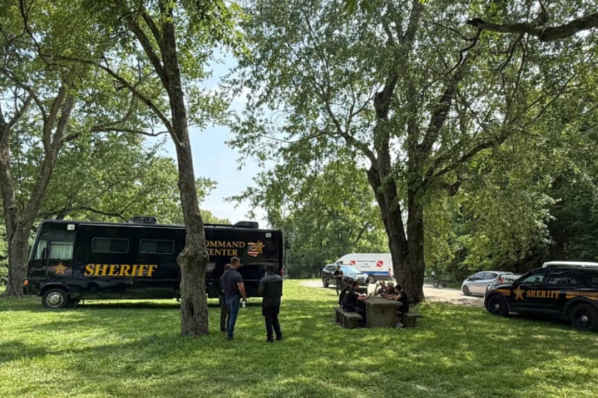 Mueren 5 personas al intentar rescatar a un nadador en apuros en un río de Ohio: sheriff