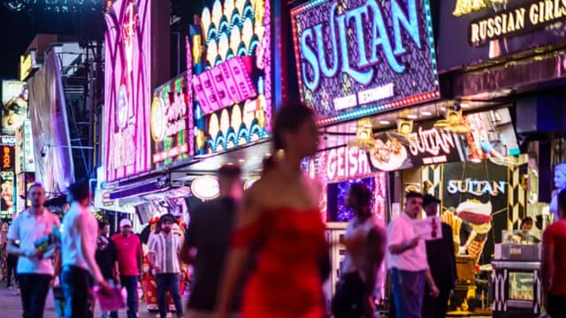 Mil redadas y la chica que no existía: La lucha de un hombre contra la trata sexual
