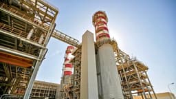 Irán vuelve a atacar plantas desalinizadoras de Kuwait, causando daños a infraestructuras esenciales