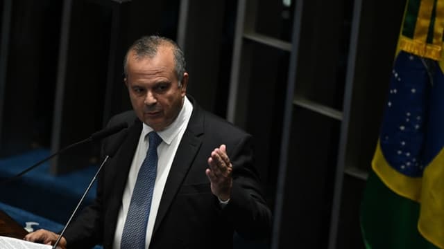 Denuncian campaña con perfiles falsos contra Flávio Bolsonaro