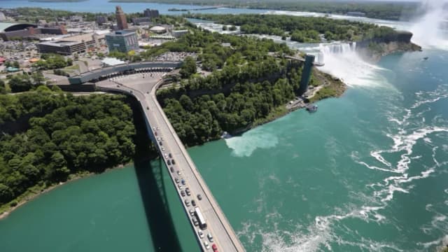 3 mexicanos admiten conspiración internacional para introducir inmigrantes ilegales de Canadá a EE. UU.