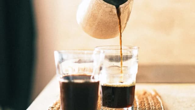 El café influye en su cerebro desde el intestino: nuevo estudio revela cómo