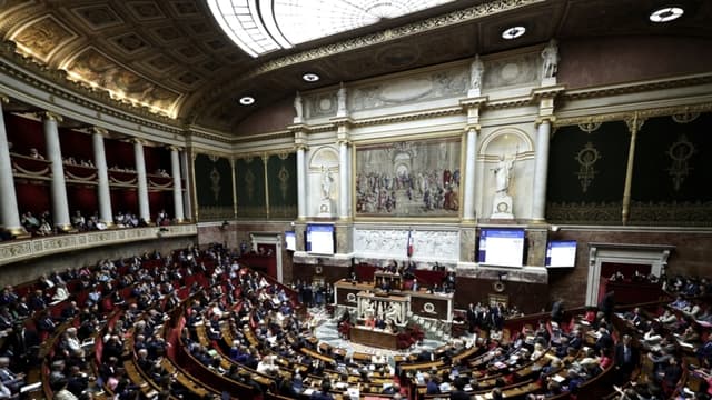 Francia se convierte en el primer país de la UE en prohibir acceso a redes sociales a menores de 15 años