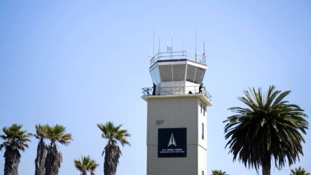 Muere aviador de EE. UU. en accidente con equipo pesado en base espacial