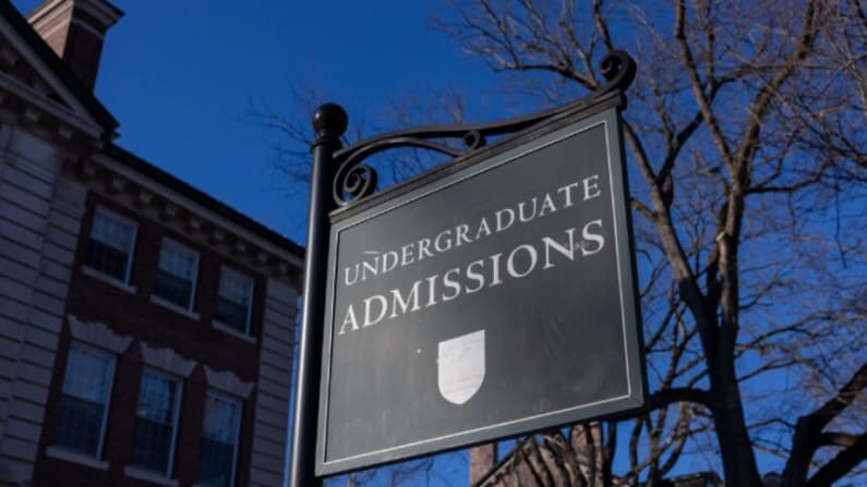 Departamento de Educación investiga a 5 facultades de medicina por presunto sesgo racial en admisiones