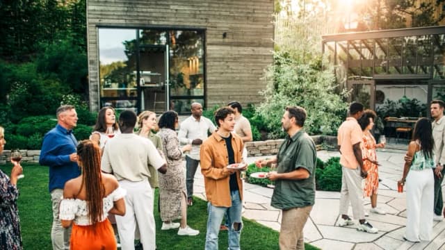 Guía para introvertidos: sobre cómo sobrevivir y disfrutar las reuniones sociales