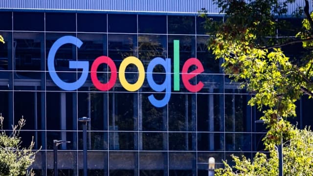 Multan a Google con 1000 MDD por favorecer sus propios servicios de búsqueda