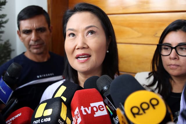 Fotografía de archivo en la que se captó a la presidenta electa de Perú, Keiko Fujimori, al atender a la prensa, en la capital peruana. (EFE/Paolo Aguilar)
