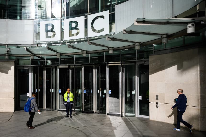 Jueza ordena a Trump entregar registros financieros solicitados por la BBC en demanda por difamación