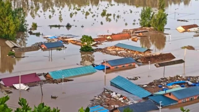 Sobreviviente de inundaciones en China dice que autoridades le ordenaron borrar sus pedidos de ayuda