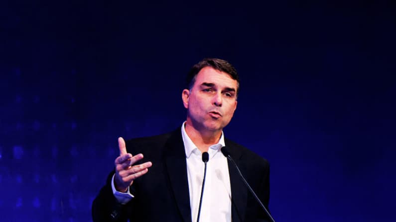 Flávio Bolsonaro inicia su campaña junto a Milei con la meta de unir a la derecha