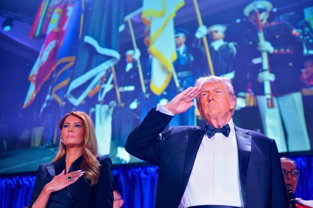 La primera dama Melania Trump y el presidente Donald Trump asisten a la cena anual de la Asociación de Corresponsales de la Casa Blanca el 25 de abril de 2026 en Washington. (Nathan Howard/Getty Images).