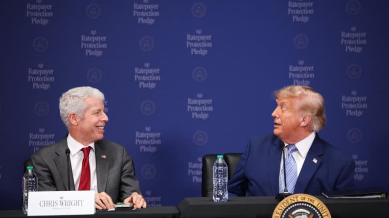 Trump dice que su secretario de Energía "está dirigiendo Venezuela"