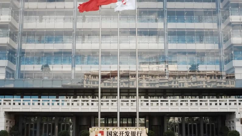 Purgas en bancos chinos agravan crisis económica y aceleran el colapso de la franja y la ruta