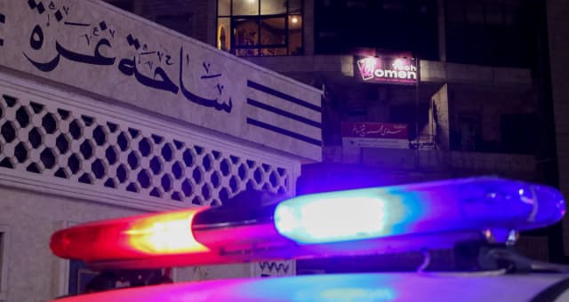 Luz de coche de policía en Siria en una foto de archivo. (Omar Albaw/Middle East Images vía AFP vía Getty Images)