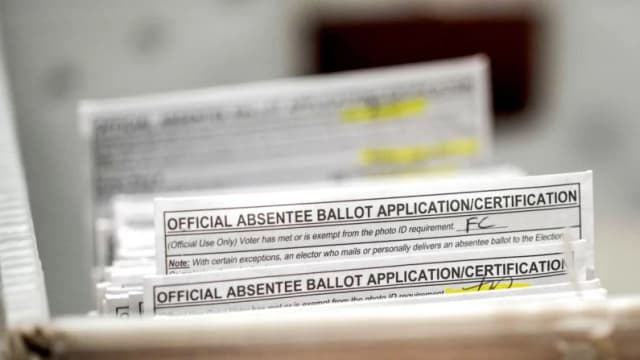 Corte confirma suspensión de la orden de Trump para restringir voto por correo y verificación de ciudadanía