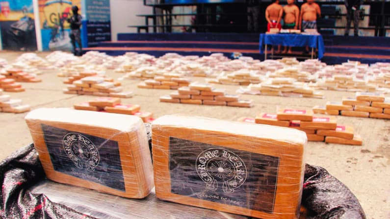 Hallan 1.2 toneladas de cocaína en carga que saldría de Ecuador hacia Letonia