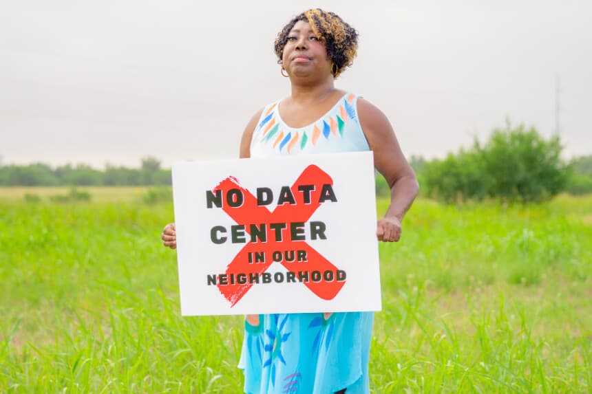 Pamela Griffin se encuentra en el sitio donde se propone construir un centro de datos en Taylor, Texas, el 2 de julio de 2026. (Cathlin McCullough para The Epoch Times).