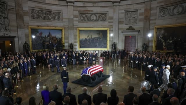 Trump rinde homenaje a Lindsey Graham como un "auténtico estadounidense"