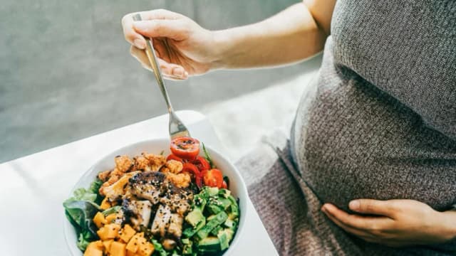 Cómo la dieta de la madre en el embarazo puede reducir el riesgo de autismo en el niño