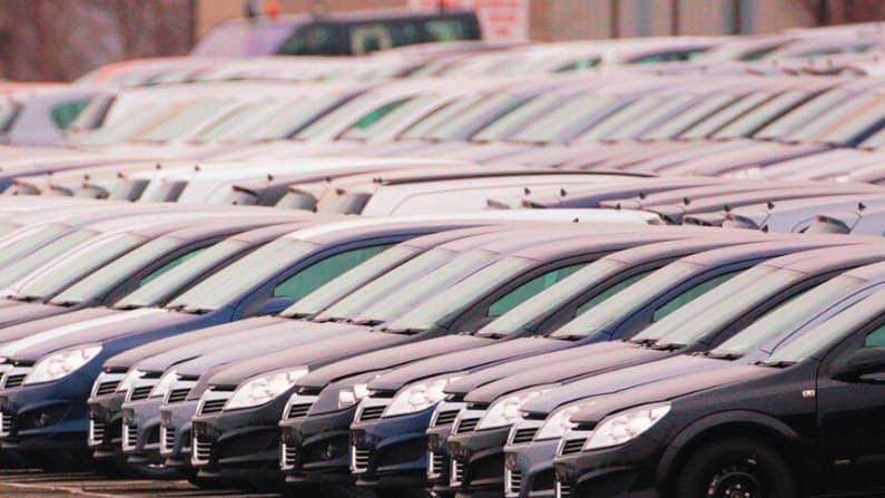Trump presume que sus aranceles atraerán plantas automotrices de México y Canadá a EE. UU.