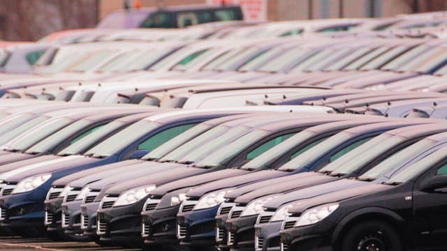Trump presume que sus aranceles atraerán plantas automotrices de México y Canadá a EE. UU.