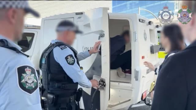 Ciudadano chino acusado de soborno de 20,000 dólares en efectivo en una bolsita de té