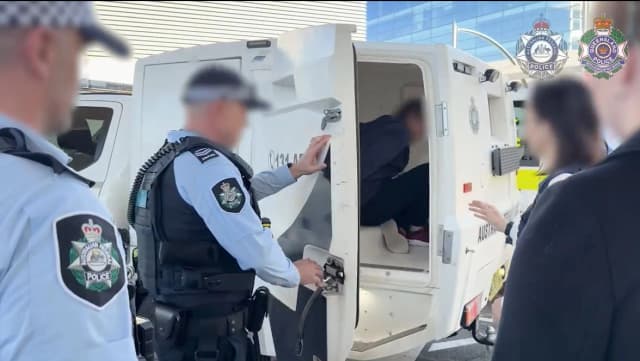 Ciudadano chino acusado de soborno de 20,000 dólares en efectivo en una bolsita de té